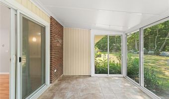 47 Kingsland Ct 6A, Charlestown, RI 02813