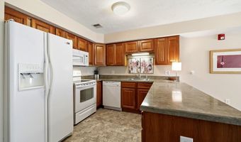 24 Greenleaves Dr 413, Amherst, MA 01002