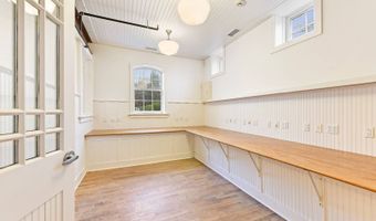 11 Indian Wells Hwy, Amagansett, NY 11930