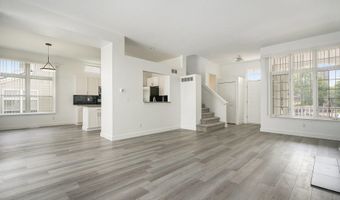 1366 N Bay Dr, Ann Arbor, MI 48103