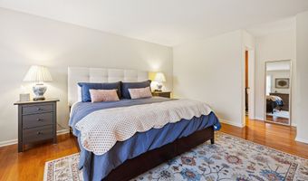 1274 Cheshire St, Cheshire, CT 06410