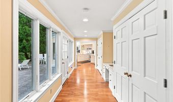 142 Ferry Rd, Bristol, RI 02809