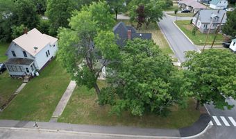 51 Broadway St, Baileyville, ME 04694