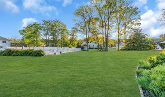 65 Serpentine Dr, Bayville, NJ 08721