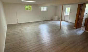 9702 SINGLETON Dr, Bethesda, MD 20817