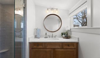 102 Lincoln Ave, East Providence, RI 02915