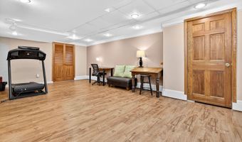 9 MEADOWBROOK Ln, Appleton, WI 54914