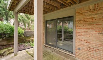 2250 Rivenoak Ct, Ann Arbor, MI 48103