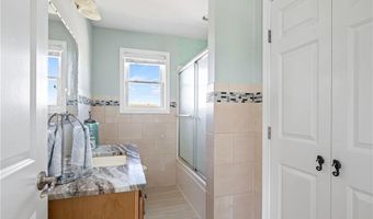 26 Walcott Ave, Narragansett, RI 02882