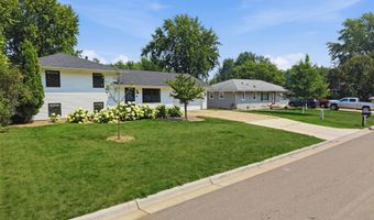 301 Walnut Ln, Apple Valley, MN 55124