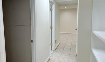 2438 S WALTER REED Dr S E, Arlington, VA 22206