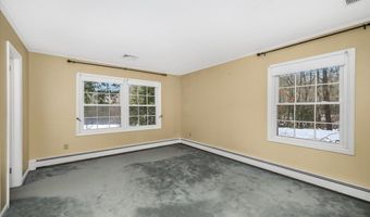 11 Strawberry Hill Rd, Bedford, NH 03110