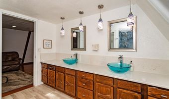 532 W Riverside Rd, Ames, IA 50010