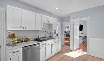 27 Ferncliff Ave, North Providence, RI 02911