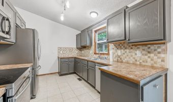 636 Dublin Dr, Andover, KS 67002