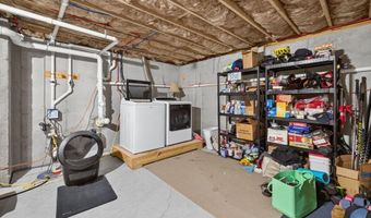 79 Pembroke Ave, Acushnet, MA 02743