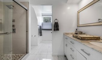1128 HALESWORTH Dr, Rockville, MD 20854