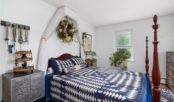 17 Lee St, Cranston, RI 02920