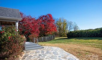 207 Farm Creek Dr E, Asheville, NC 28806