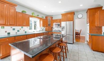 35 Rosenbrook Dr, Bayonne, NJ 07035