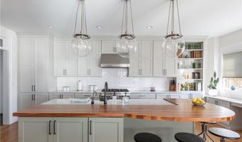 02 Highland Woods Dr, East Greenwich, RI 02818
