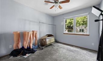 1050 Twilight Dr, North Liberty, IA 52317
