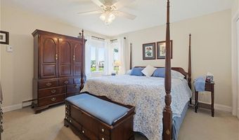 77 Windward Ln, Bristol, RI 02809