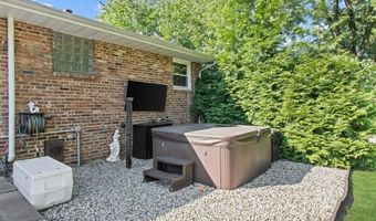 687 Hopping Rd, Belford, NJ 07718