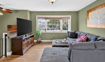 33 Hawthorne Ct, Albany, NY 12211