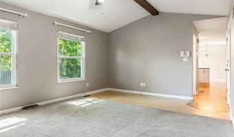 204 Oakwood Farms Ct, Ballwin, MO 63021