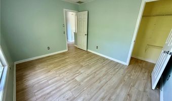 125 Goldenrod Dr, Middletown, RI 02842