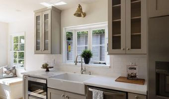 2185 N Roosevelt Ave, Altadena, CA 91001