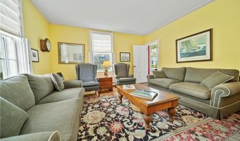 43 Poplar St, Newport, RI 02840