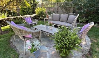 11 Harbor St, Jamestown, RI 02835