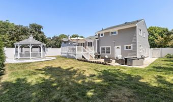 522 Mackey Ave, Belford, NJ 07718