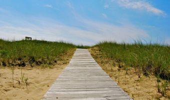 379 Bluff Rd 123, Amagansett, NY 11930