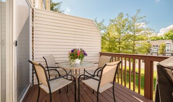 103 Larson Dr 103, Danbury, CT 06810