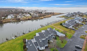22 Harbour Dr 22, Blue Point, NY 11715