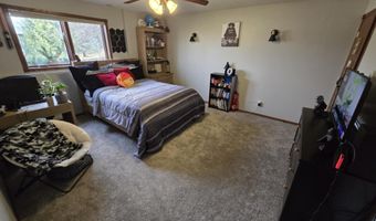 1905 Country Meadows Pl, Beatrice, NE 68310