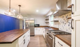 14 Hunt Rd, Belfast, ME 04915