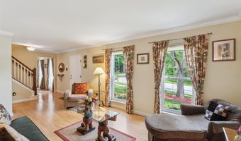 278 Oakleigh Woods Dr, Ballwin, MO 63011