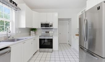 46 Dundee Dr, Cheshire, CT 06410