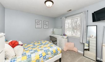 317 Edgewood Pl E, Anderson, IN 46011