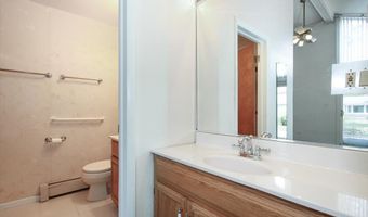 831 S Mitchell Ave, Arlington Heights, IL 60005