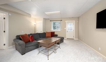 37 New Cross N, Asheville, NC 28805