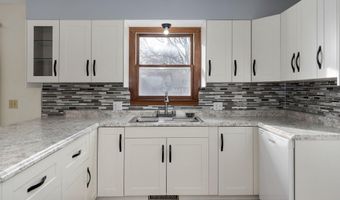 1313 S Madison Ave, Aurora, MO 65605