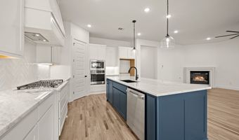 912 Highlands Ave, Aledo, TX 76008