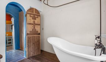 803 Highway 522, Arroyo Hondo, NM 87529