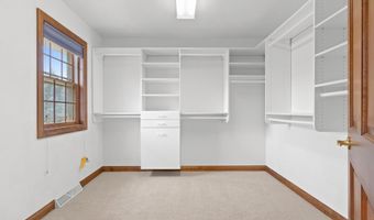 321 E APPLE CREEK Rd, Appleton, WI 54913