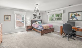 5 Petigru Dr, Beaufort, SC 29902
